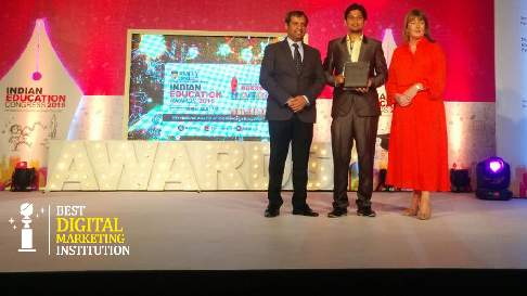 TBS Shines at The 5th Indian Education Awards 2015
